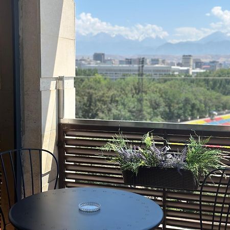 Logvinenko Apartment Bisjkek Buitenkant foto