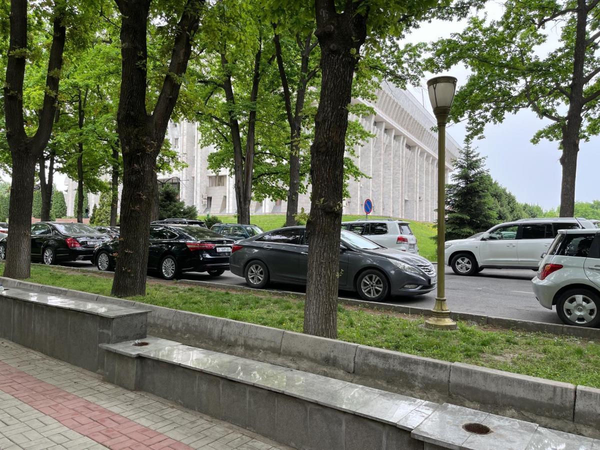 Logvinenko Apartment Bisjkek Buitenkant foto